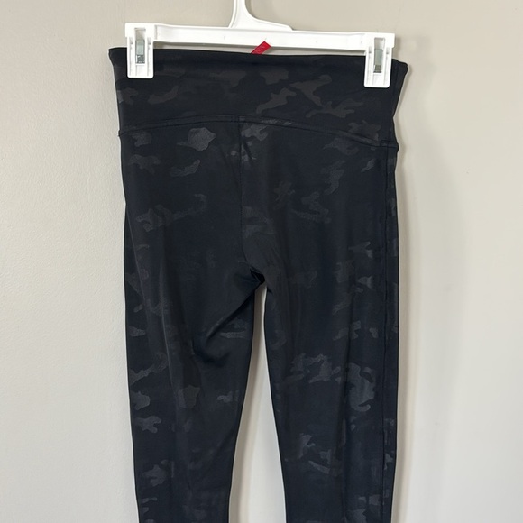 SPANX Black Camouflage Leggings - Size M - Picture 6 of 6